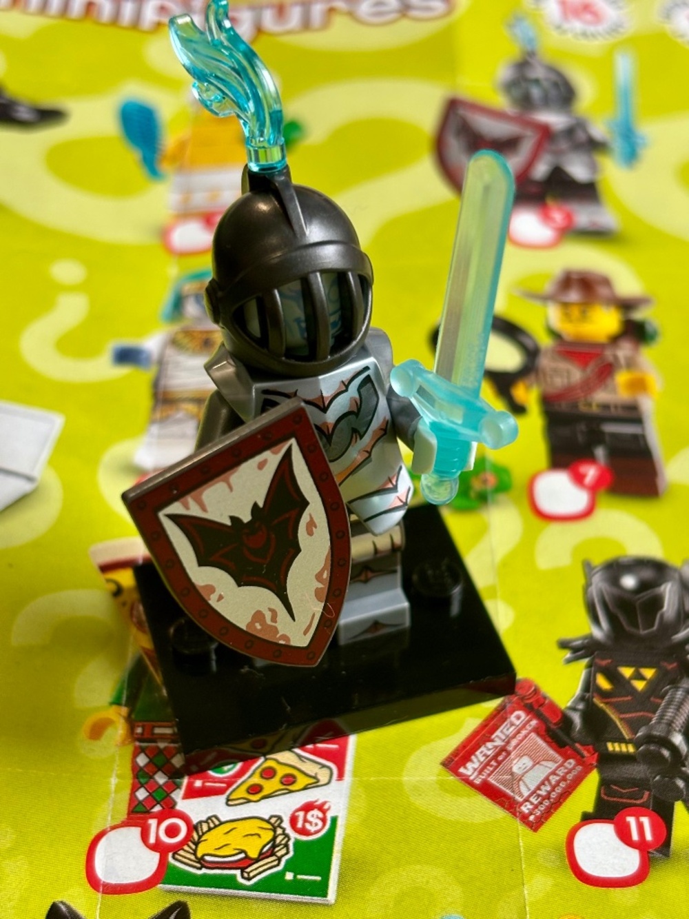 LEGO SERIES 19 "Fright Knight" col19-3 with stand, all accessories & pamphlet.